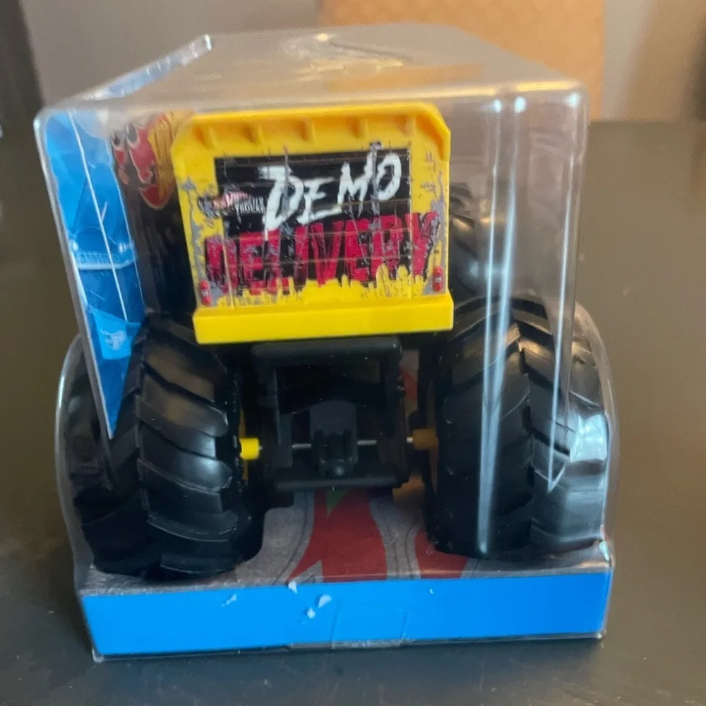 Hot Wheels Monster Trucks Demo Delivery Derby, 1:24 Scale, Metal Diecast